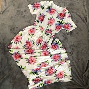 White Floral Maxi Dress w/Pockets